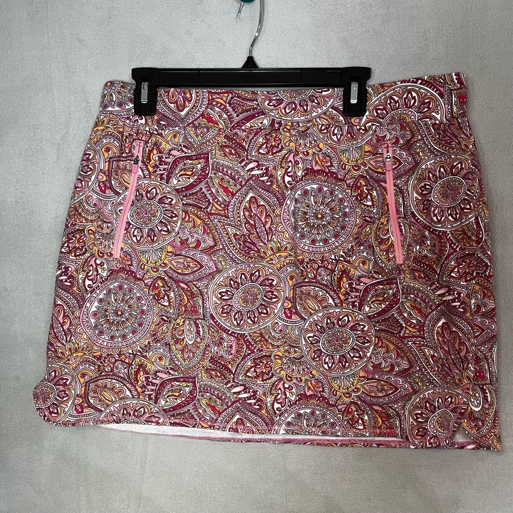 Talbots skirt with shorts, size XL, with pink zipper pockets. Scalloped slit hem